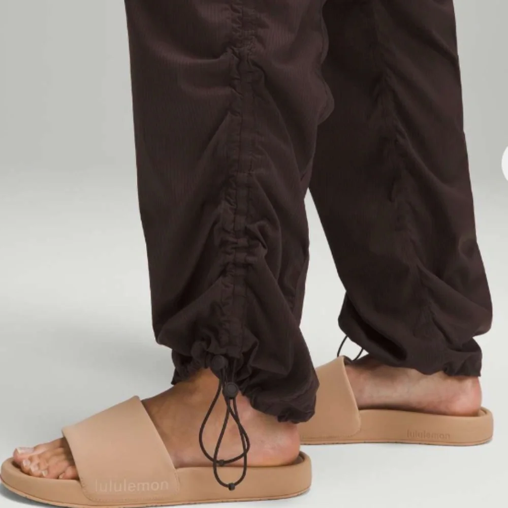 Lululemon Dance Studio Relaxed-Fit Mid-Rise Cargo Pant Espresso-Size Small_6